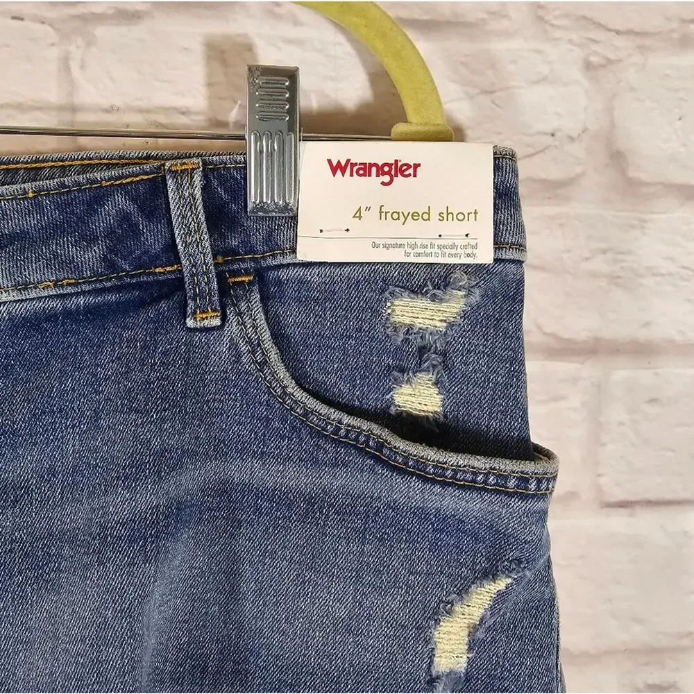 Y Wrangler Women's 4" Frayed Jean Shorts Destroyed Sky Light Blue NWT Size 14 32 - Picture 2 of 11